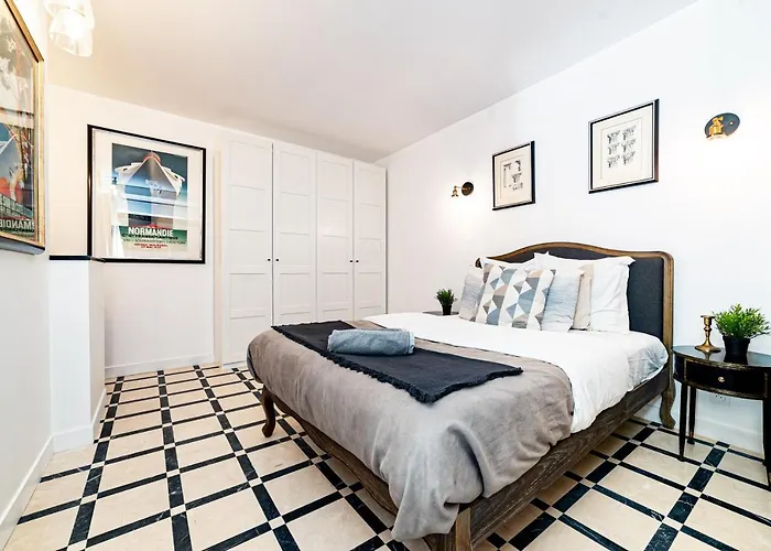 Luxurious Triplex - Marais & Montorgueil * Parijs